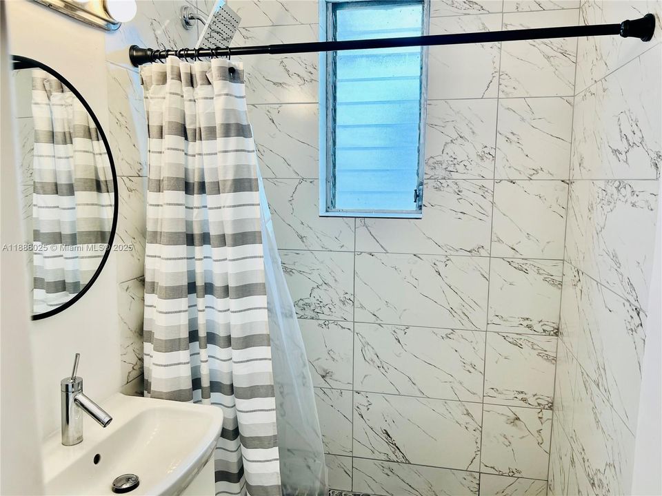 待售: $204,000 (1 贝兹, 1 浴室, 407 平方英尺)