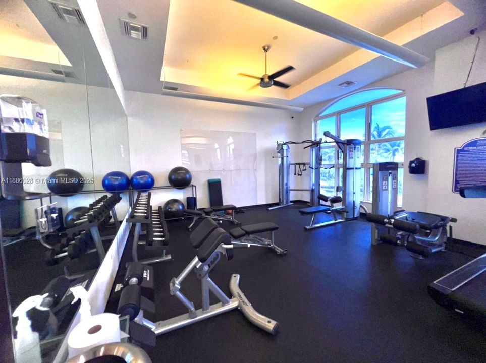 For Rent: $5,000 (2 beds, 2 baths, 1165 Square Feet)