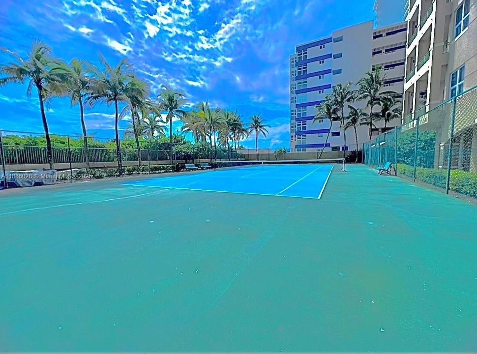 For Rent: $5,000 (2 beds, 2 baths, 1165 Square Feet)