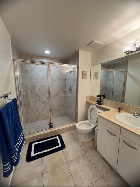 For Rent: $5,000 (2 beds, 2 baths, 1165 Square Feet)