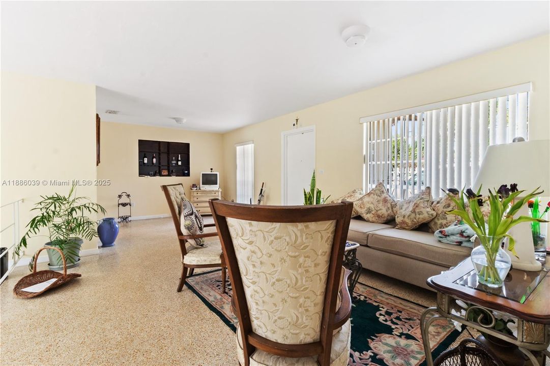 Recently Sold: $680,000 (4 beds, 2 baths, 1395 Square Feet)