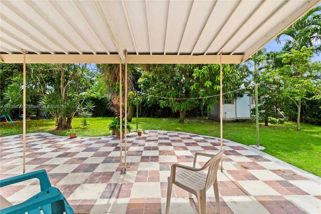 Recently Sold: $680,000 (4 beds, 2 baths, 1395 Square Feet)