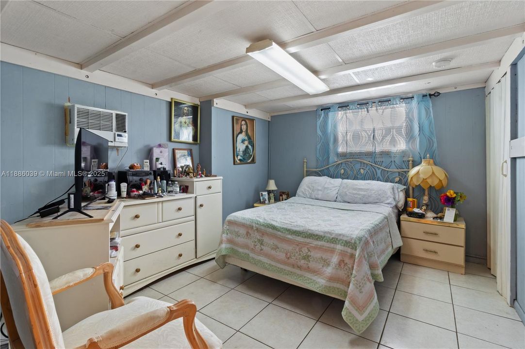 Recently Sold: $680,000 (4 beds, 2 baths, 1395 Square Feet)