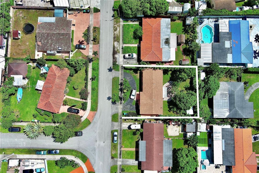 Recently Sold: $680,000 (4 beds, 2 baths, 1395 Square Feet)