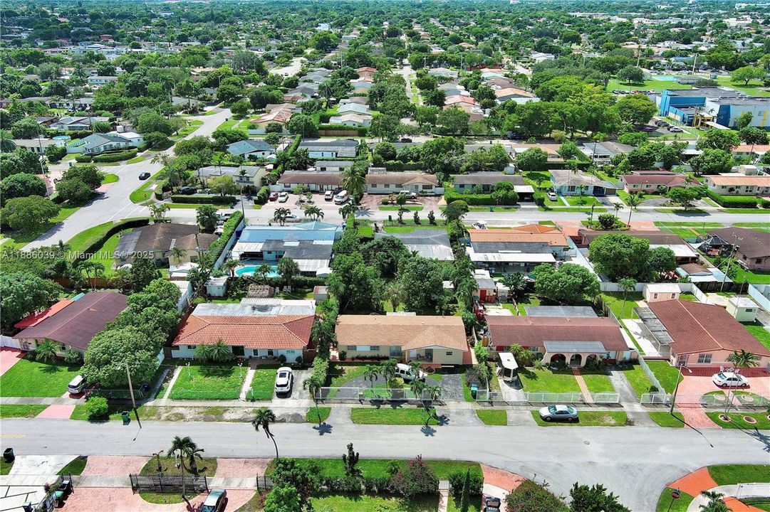 Recently Sold: $680,000 (4 beds, 2 baths, 1395 Square Feet)