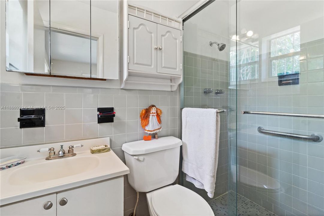 Recently Sold: $680,000 (4 beds, 2 baths, 1395 Square Feet)