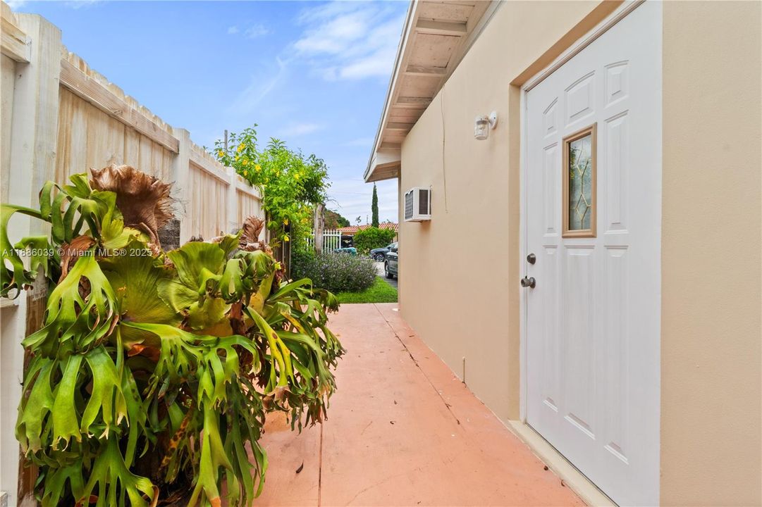 Recently Sold: $680,000 (4 beds, 2 baths, 1395 Square Feet)