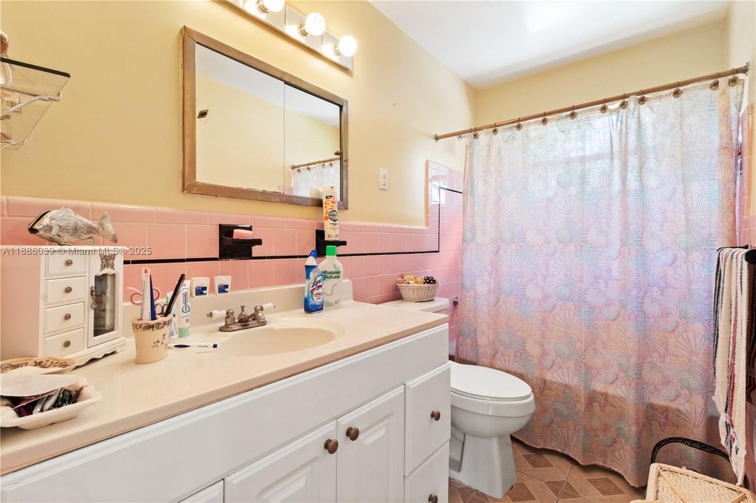 Recently Sold: $680,000 (4 beds, 2 baths, 1395 Square Feet)