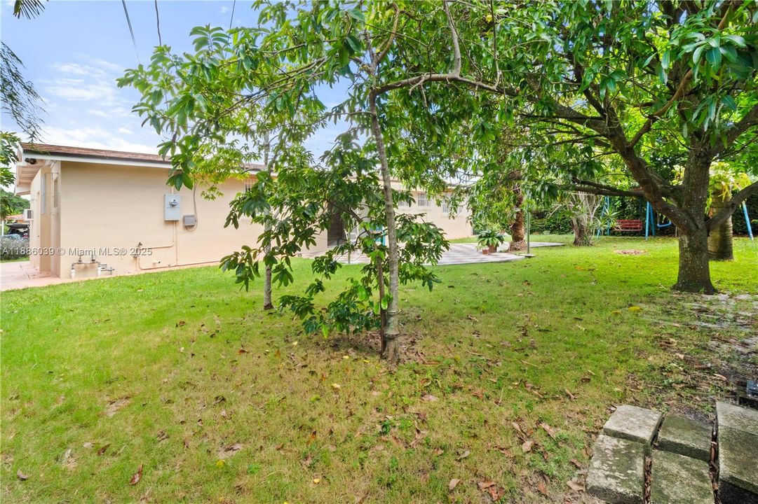 Recently Sold: $680,000 (4 beds, 2 baths, 1395 Square Feet)