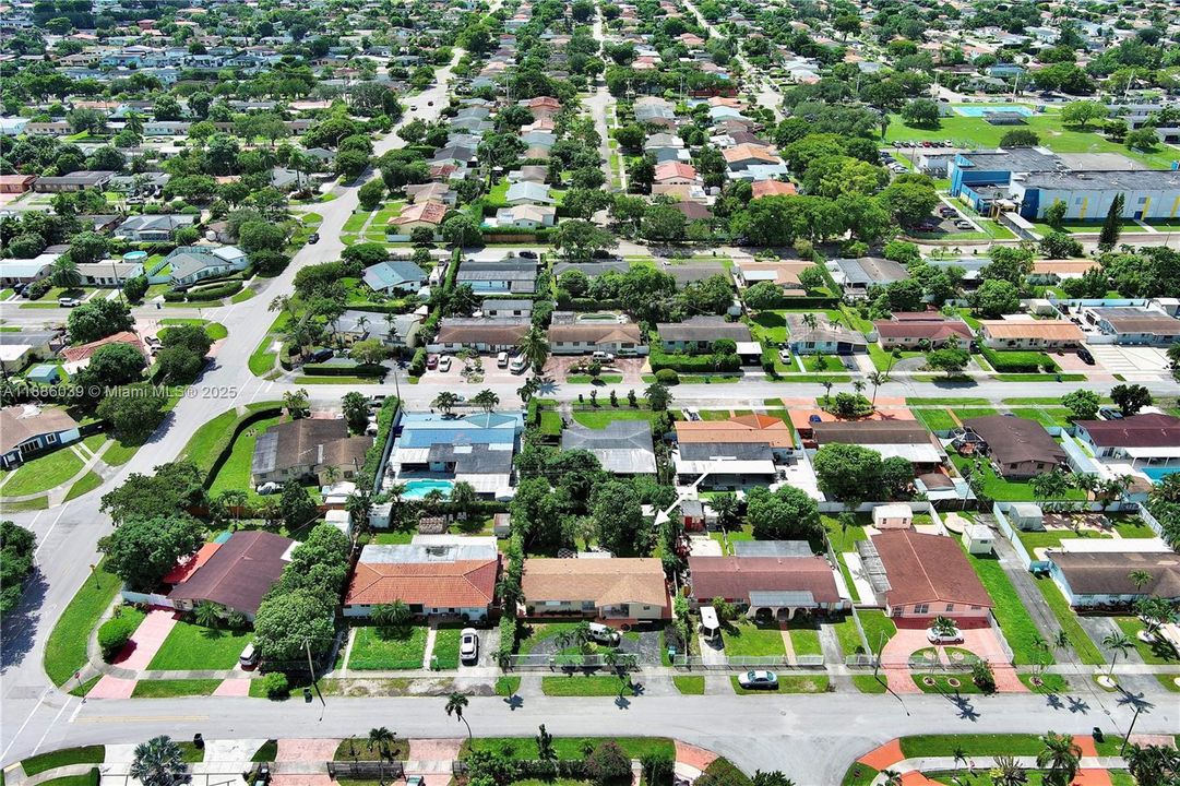 Recently Sold: $680,000 (4 beds, 2 baths, 1395 Square Feet)