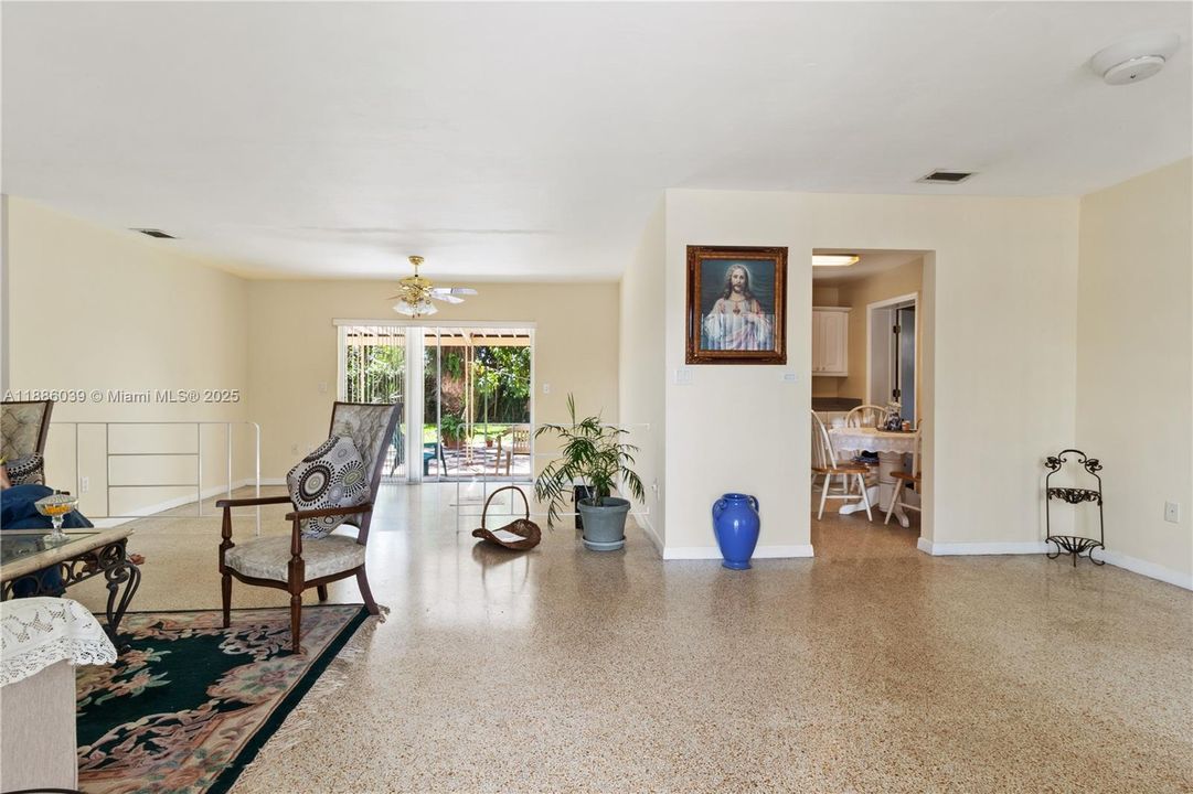 Recently Sold: $680,000 (4 beds, 2 baths, 1395 Square Feet)