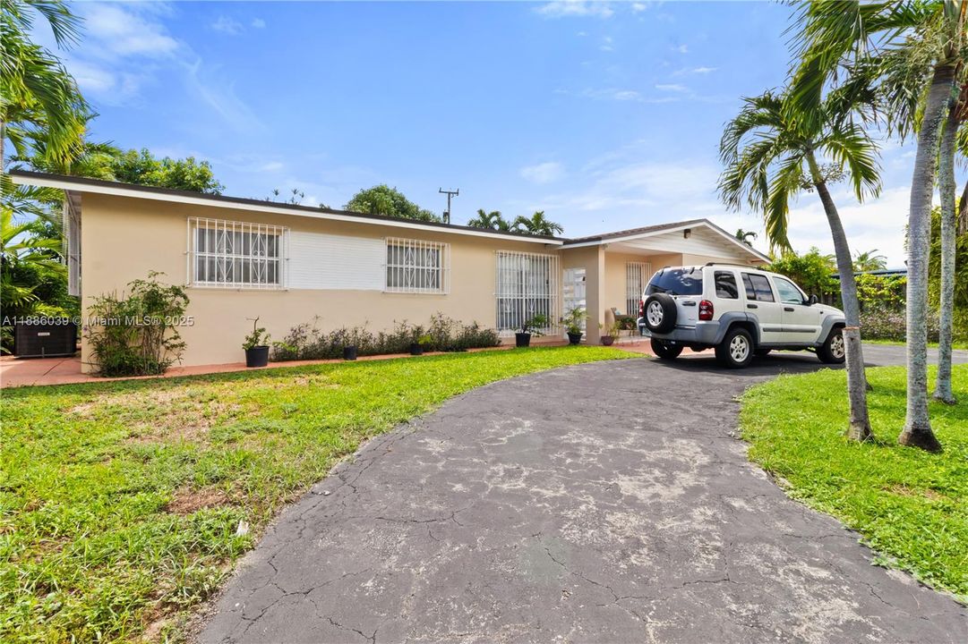 Recently Sold: $680,000 (4 beds, 2 baths, 1395 Square Feet)