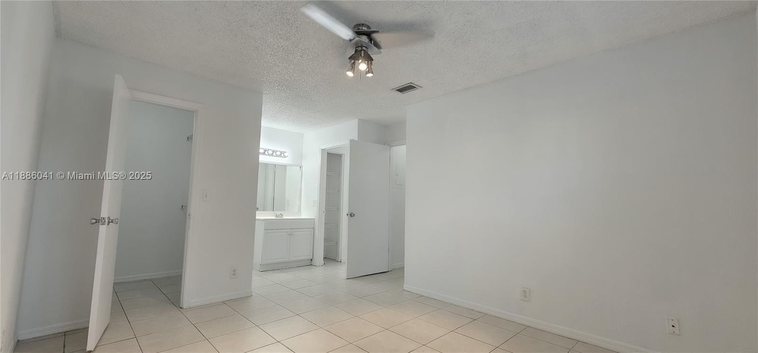 Active With Contract: $179,500 (2 beds, 1 baths, 912 Square Feet)