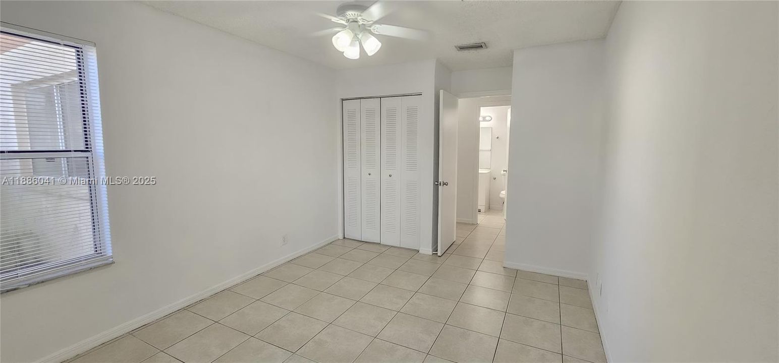 Active With Contract: $179,500 (2 beds, 1 baths, 912 Square Feet)
