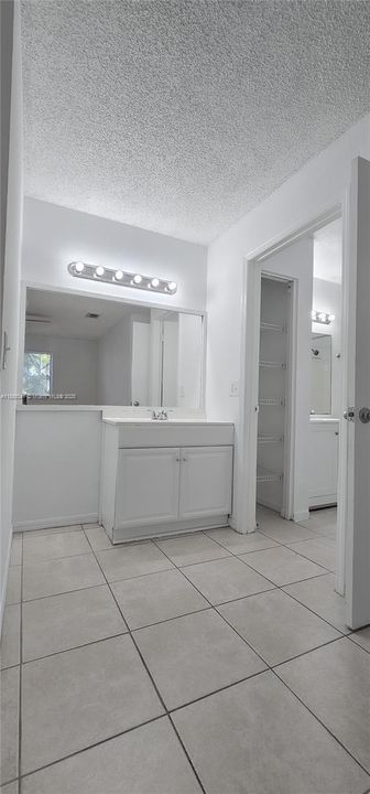 Active With Contract: $179,500 (2 beds, 1 baths, 912 Square Feet)