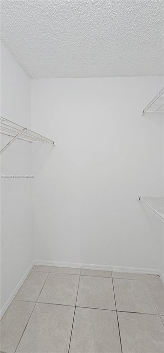 Active With Contract: $179,500 (2 beds, 1 baths, 912 Square Feet)