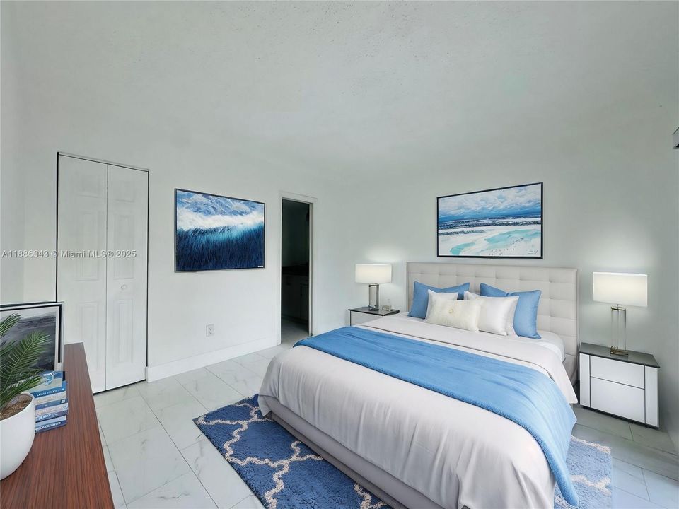 合同活跃: $3,700 (4 贝兹, 3 浴室, 1980 平方英尺)