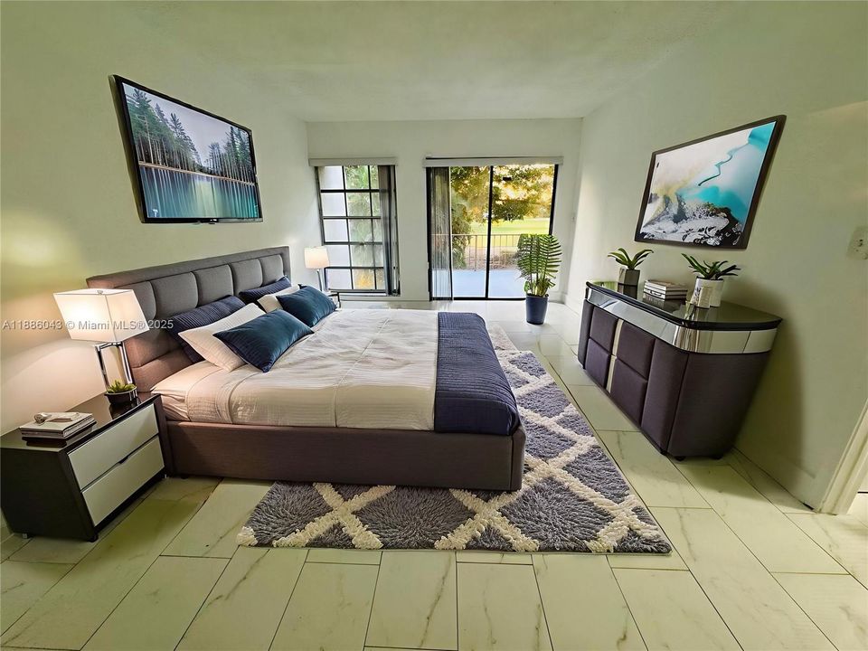 合同活跃: $3,700 (4 贝兹, 3 浴室, 1980 平方英尺)