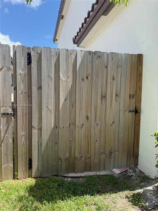 В аренду: $1,050 (1 спален, 1 ванн, 2418 Квадратных фут)