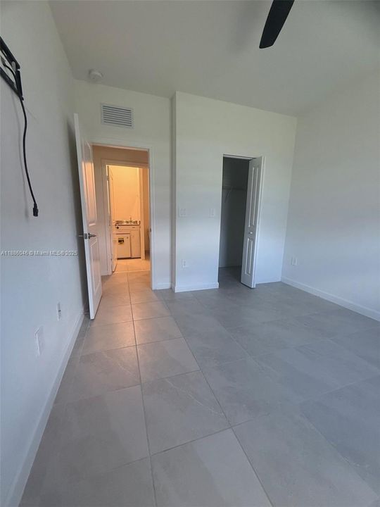 В аренду: $1,050 (1 спален, 1 ванн, 2418 Квадратных фут)