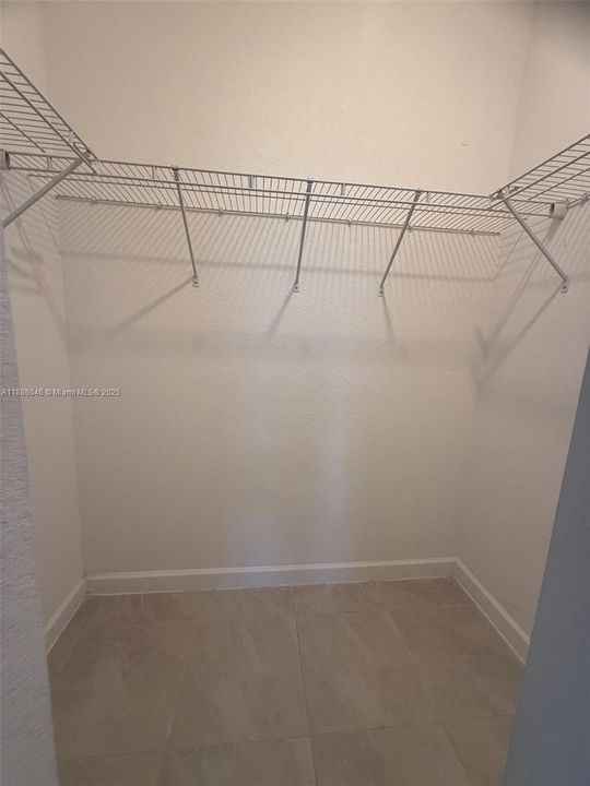 В аренду: $1,050 (1 спален, 1 ванн, 2418 Квадратных фут)