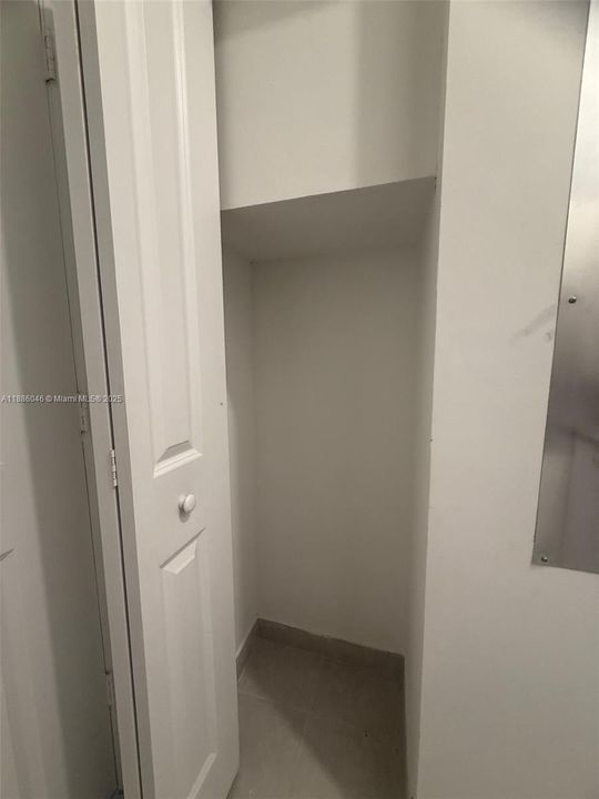 В аренду: $1,050 (1 спален, 1 ванн, 2418 Квадратных фут)