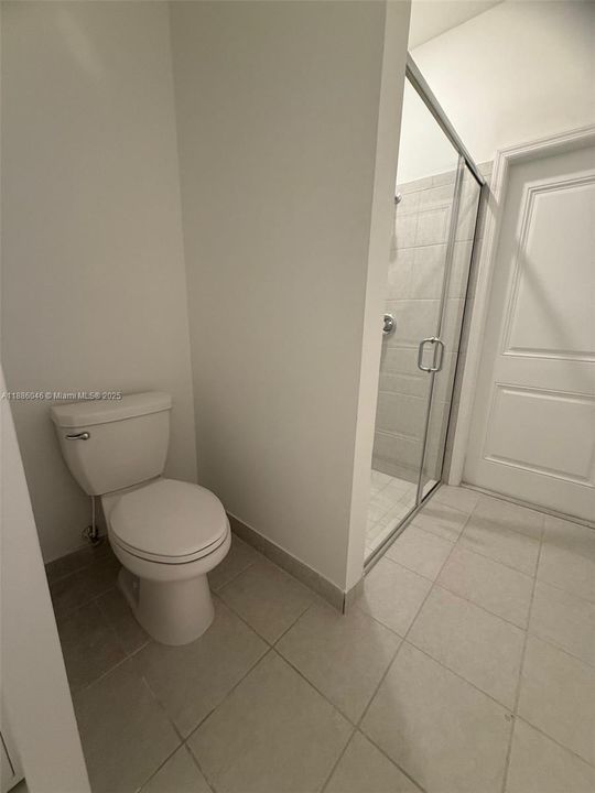 В аренду: $1,050 (1 спален, 1 ванн, 2418 Квадратных фут)