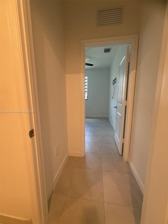 В аренду: $1,050 (1 спален, 1 ванн, 2418 Квадратных фут)