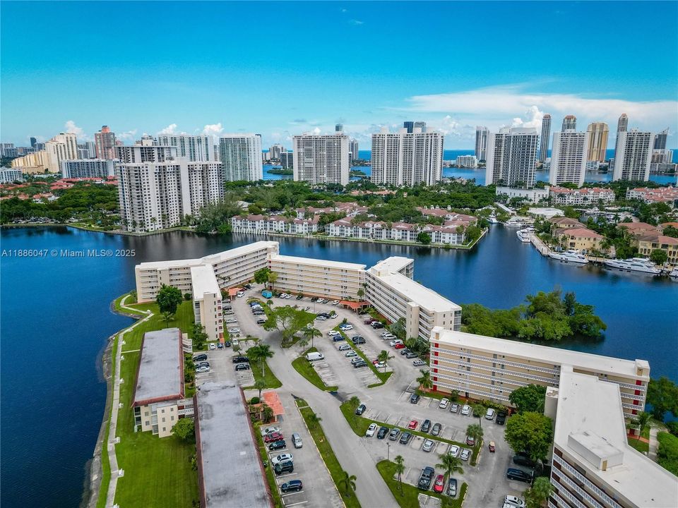 待售: $165,000 (1 贝兹, 1 浴室, 780 平方英尺)