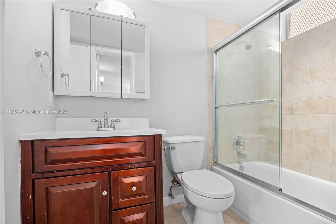 待售: $165,000 (1 贝兹, 1 浴室, 780 平方英尺)