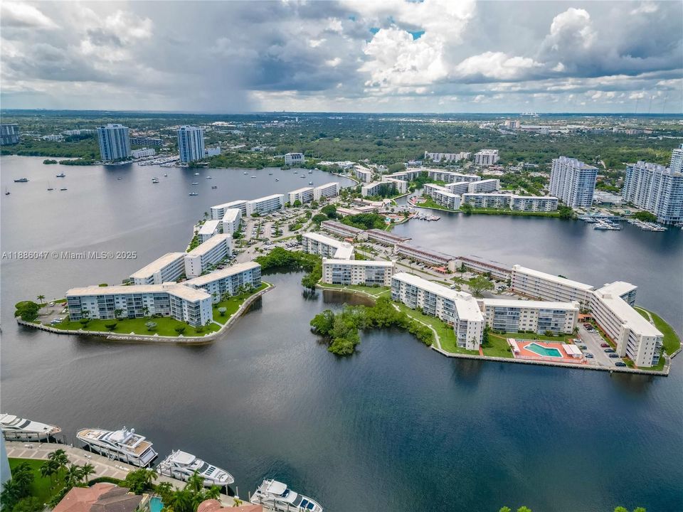 待售: $165,000 (1 贝兹, 1 浴室, 780 平方英尺)