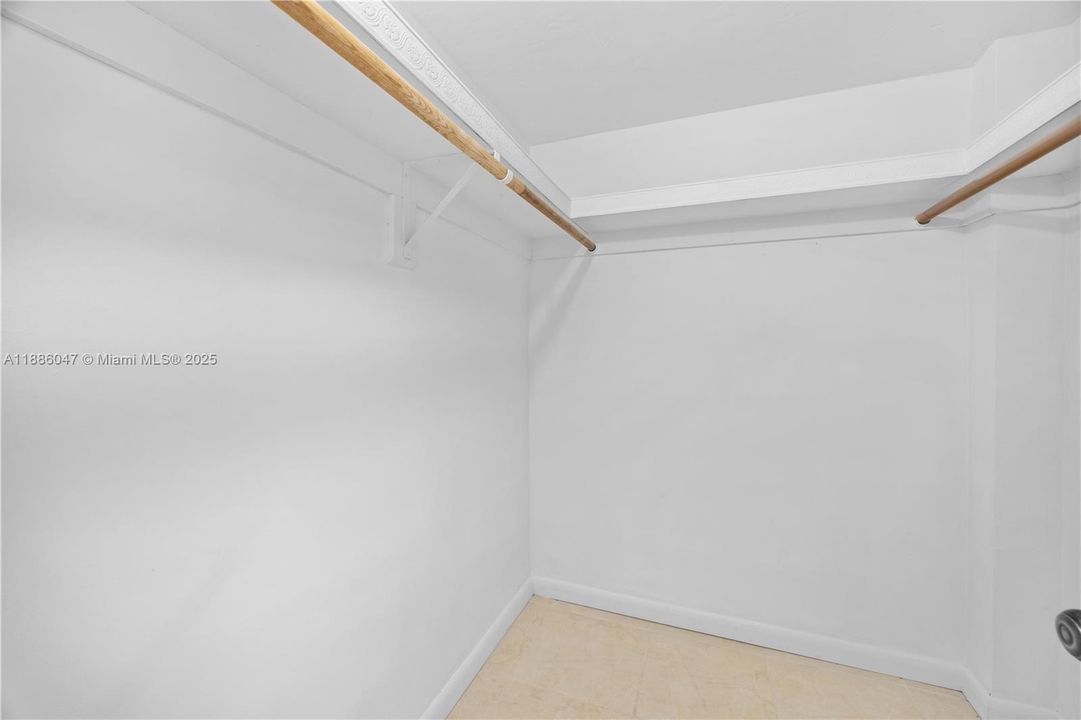 待售: $165,000 (1 贝兹, 1 浴室, 780 平方英尺)