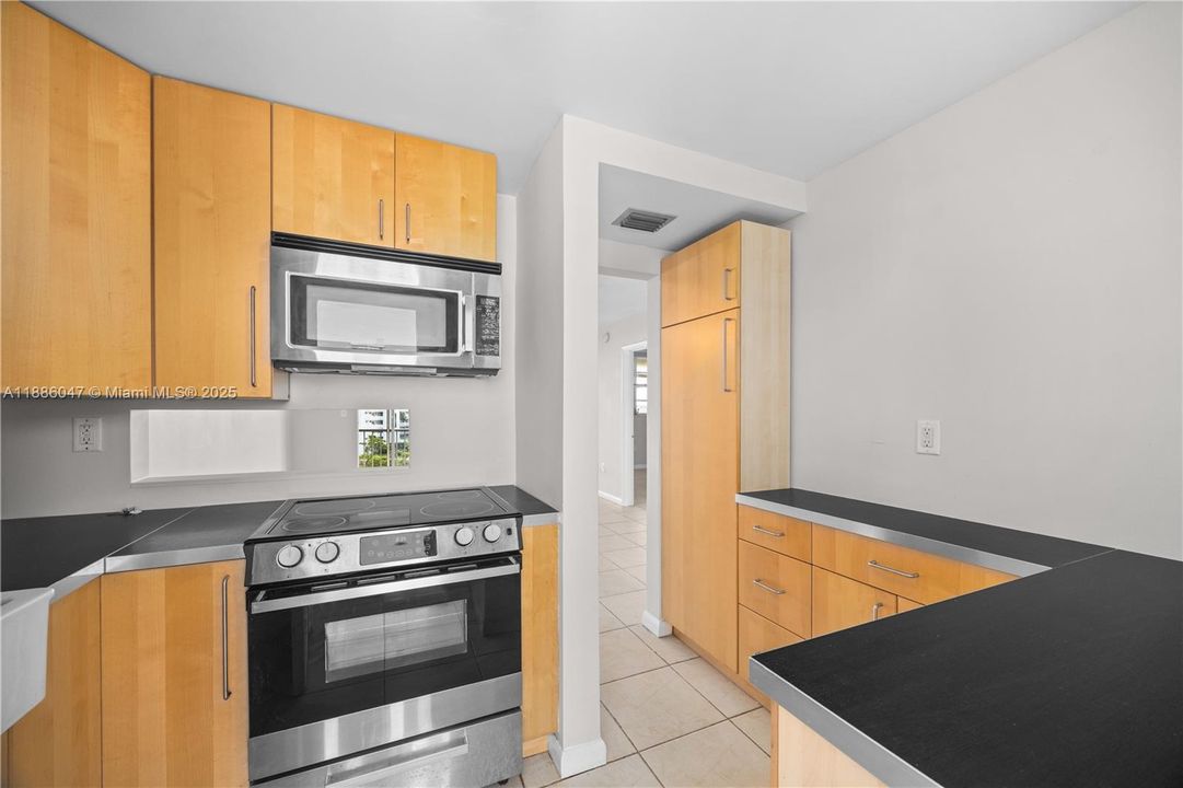 待售: $165,000 (1 贝兹, 1 浴室, 780 平方英尺)