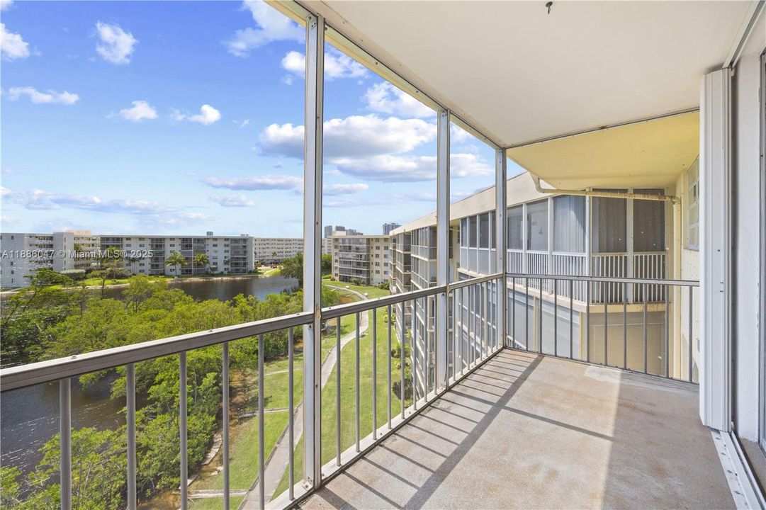 待售: $165,000 (1 贝兹, 1 浴室, 780 平方英尺)