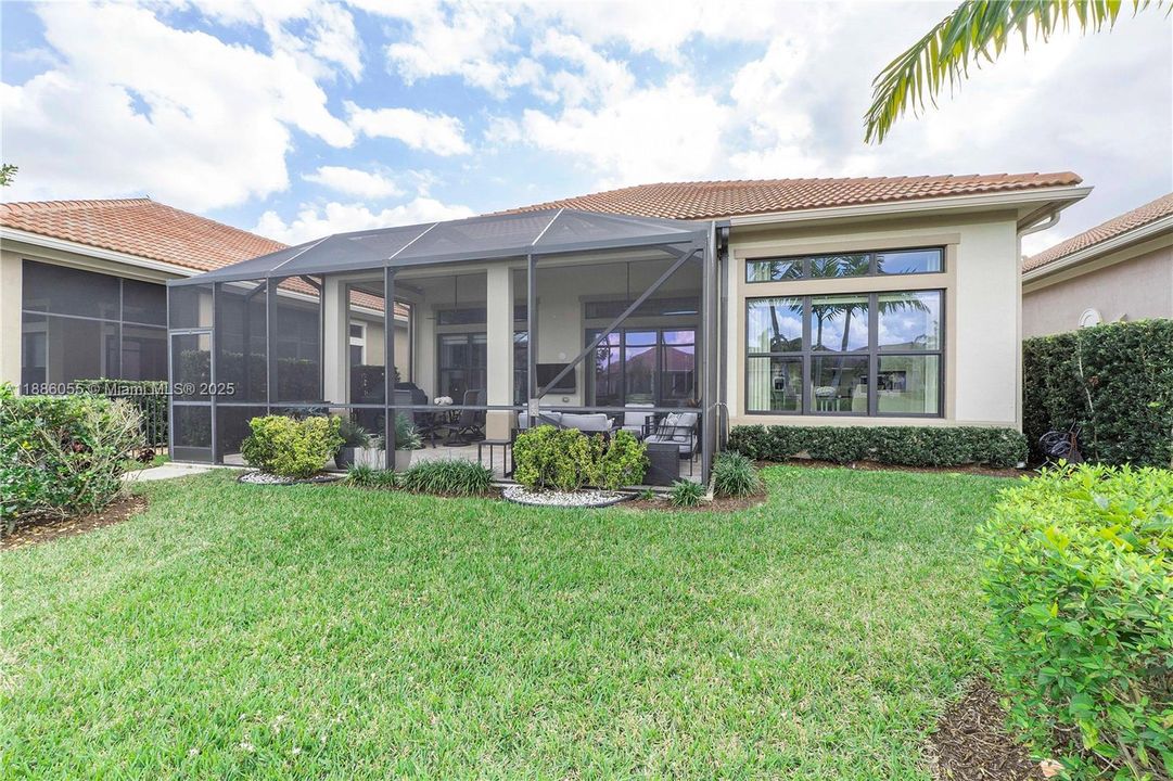 Недавно продано: $980,000 (3 спален, 2 ванн, 2692 Квадратных фут)