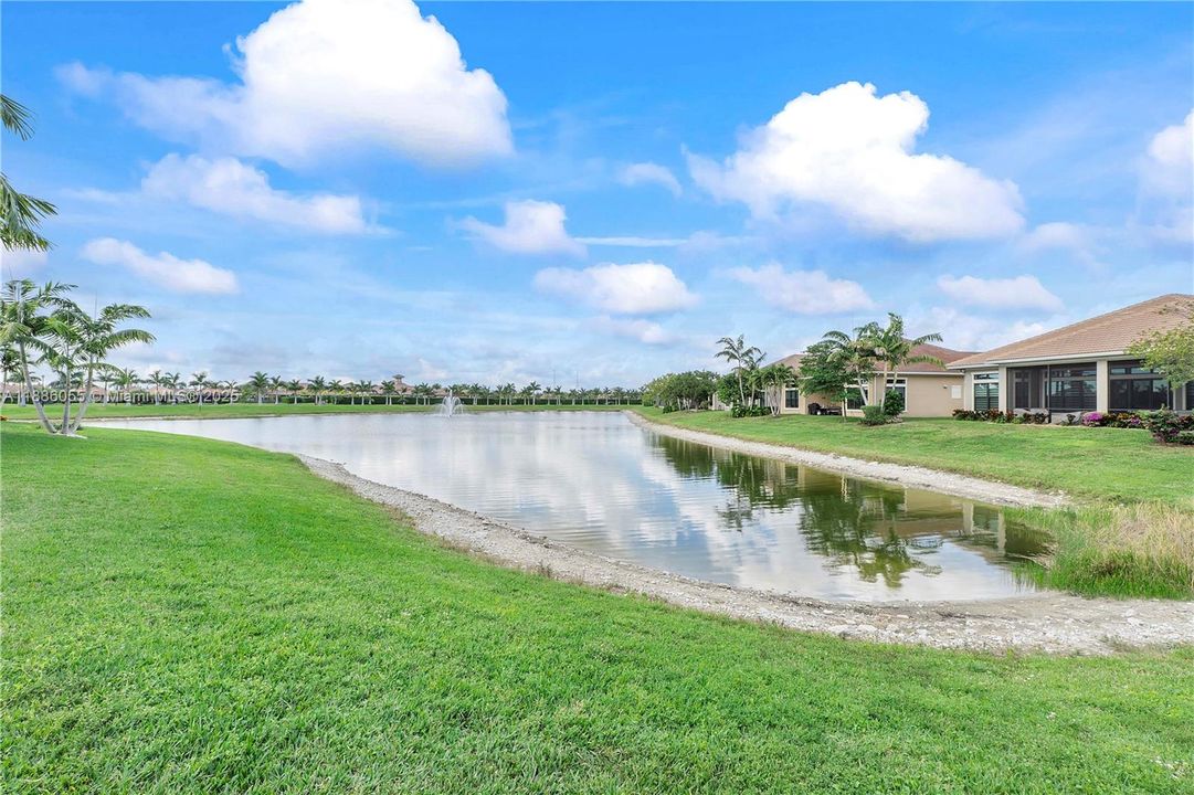 Недавно продано: $980,000 (3 спален, 2 ванн, 2692 Квадратных фут)