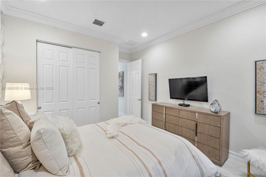 Недавно продано: $980,000 (3 спален, 2 ванн, 2692 Квадратных фут)