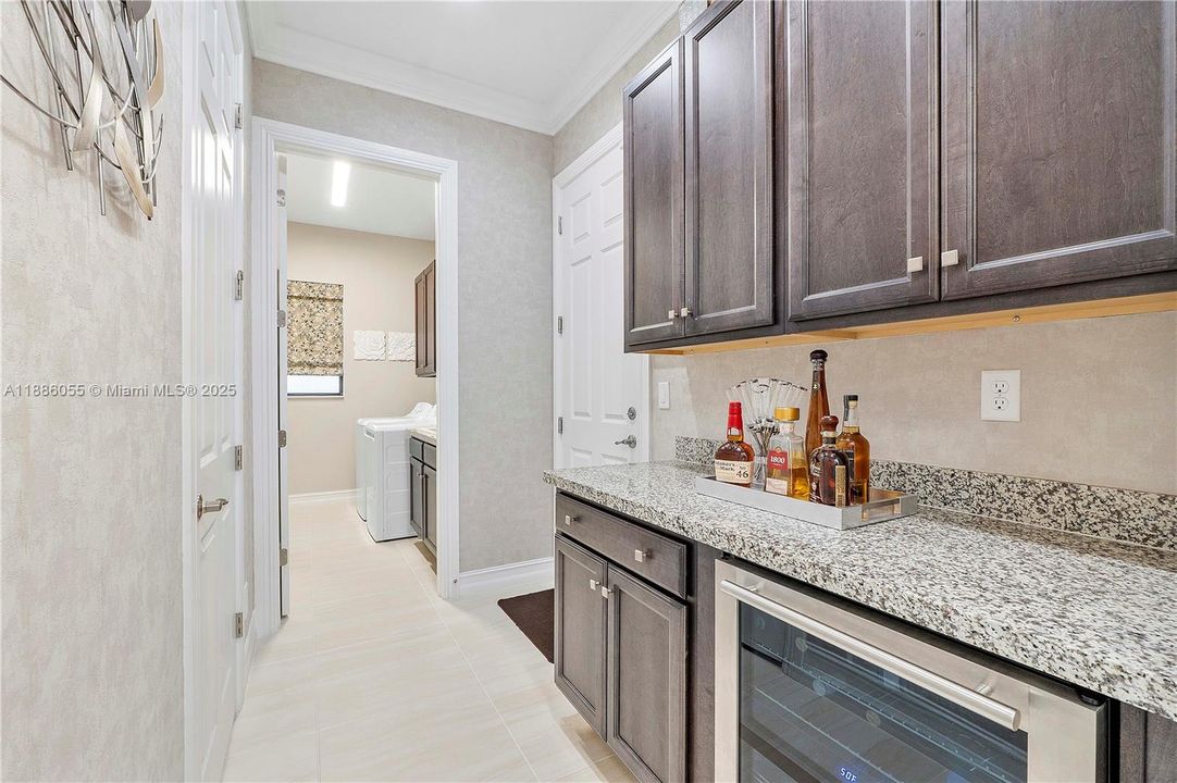 Недавно продано: $980,000 (3 спален, 2 ванн, 2692 Квадратных фут)