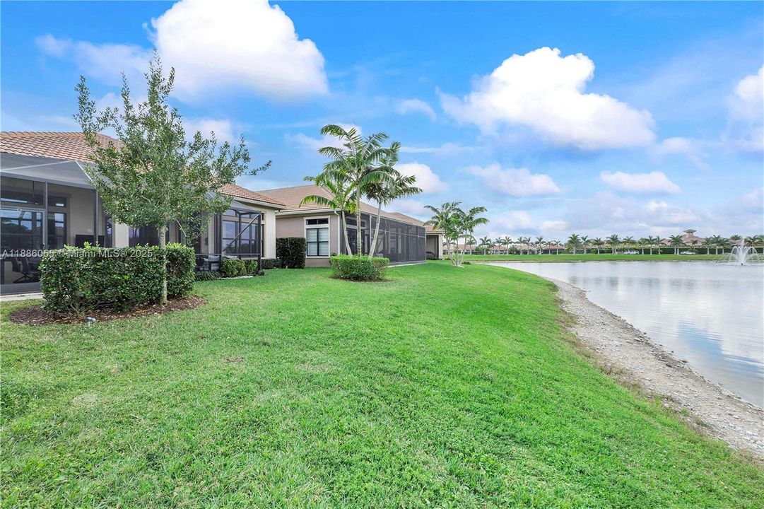 Недавно продано: $980,000 (3 спален, 2 ванн, 2692 Квадратных фут)