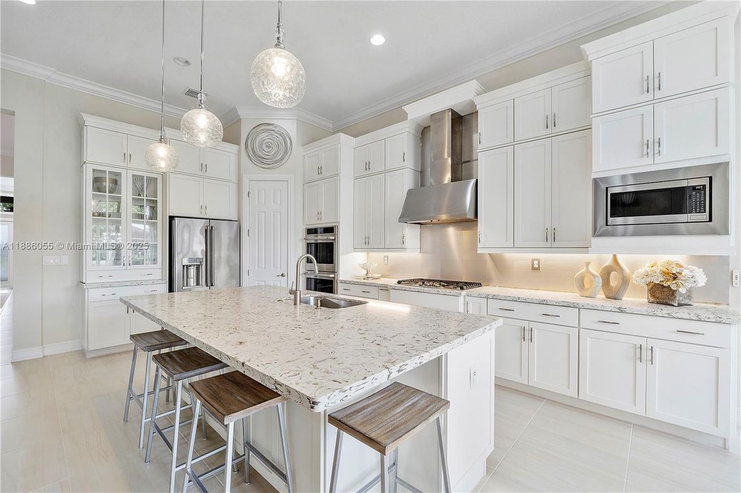 Недавно продано: $980,000 (3 спален, 2 ванн, 2692 Квадратных фут)