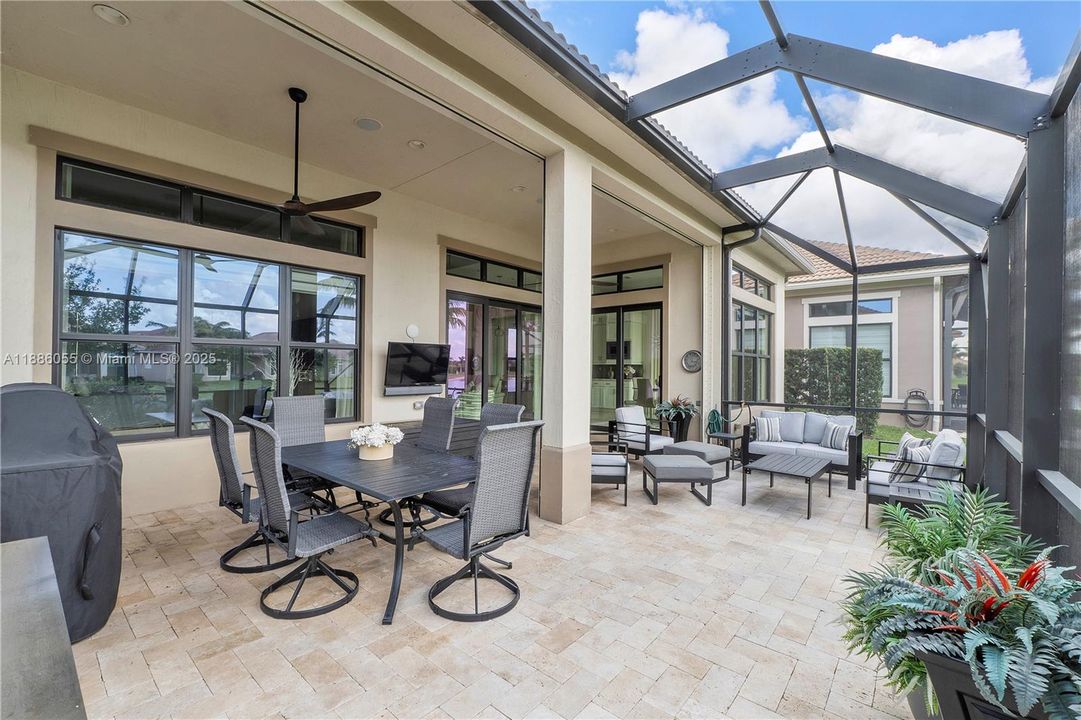 Недавно продано: $980,000 (3 спален, 2 ванн, 2692 Квадратных фут)