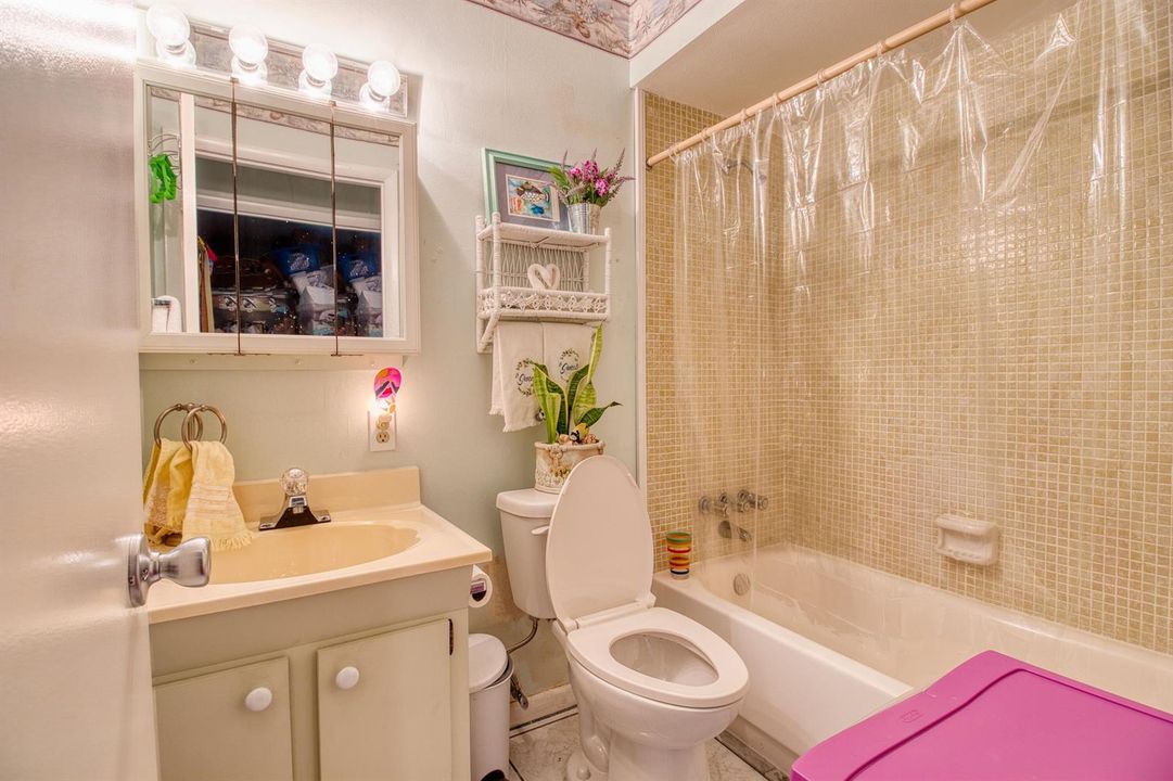 Stuart, FL Condo – Guest Bathroom