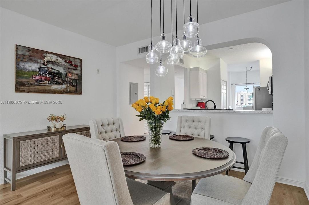 Activo con contrato: $200,000 (2 camas, 2 baños, 1275 Pies cuadrados)