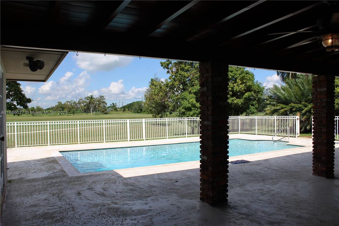 Recently Sold: $1,800,000 (5 beds, 3 baths, 4168 Square Feet)