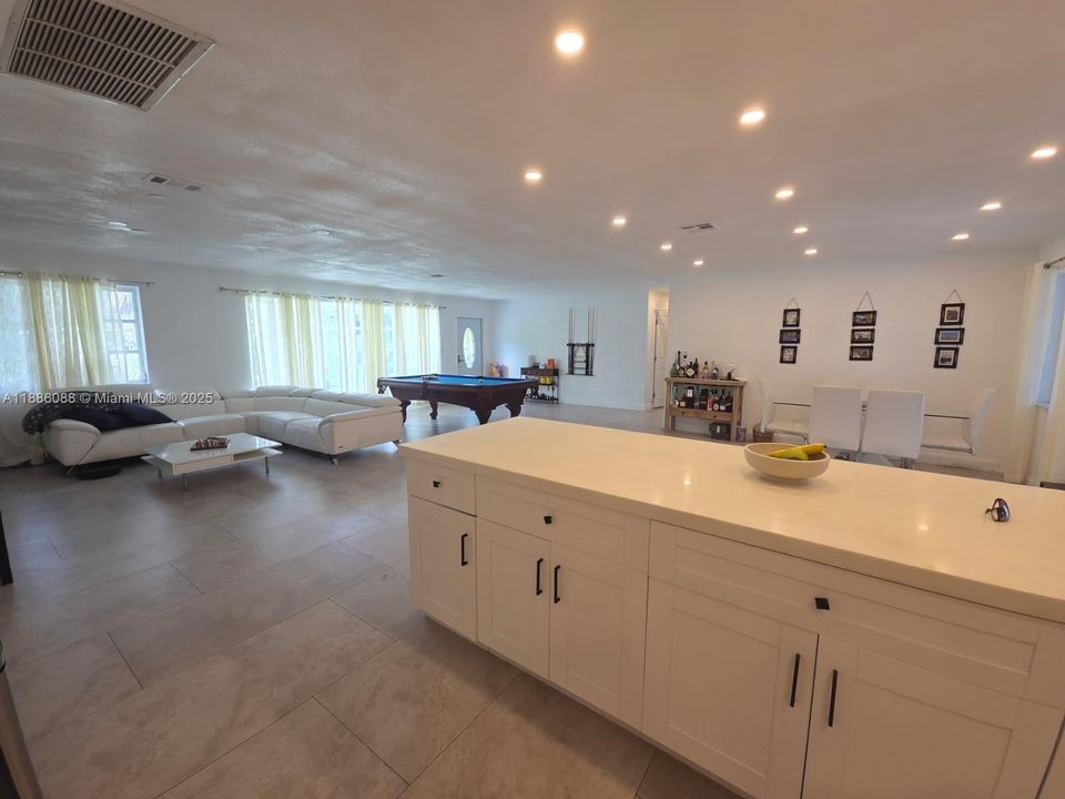 В аренду: $9,000 (4 спален, 3 ванн, 2488 Квадратных фут)