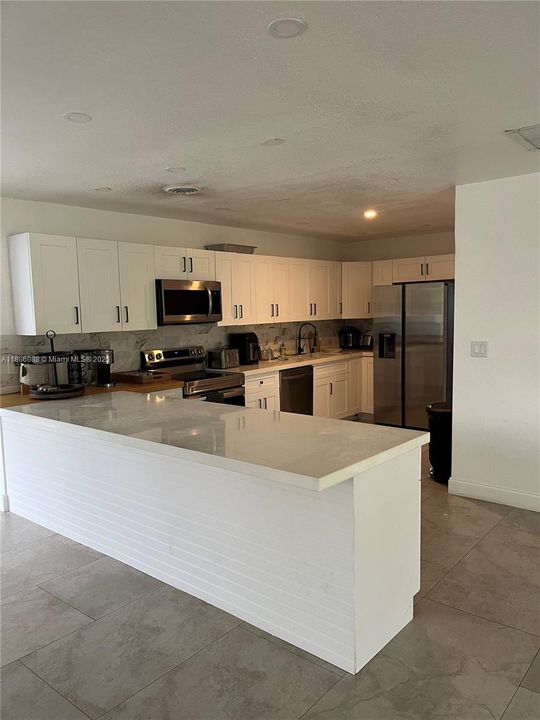 В аренду: $9,000 (4 спален, 3 ванн, 2488 Квадратных фут)