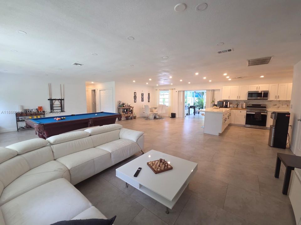 В аренду: $9,000 (4 спален, 3 ванн, 2488 Квадратных фут)