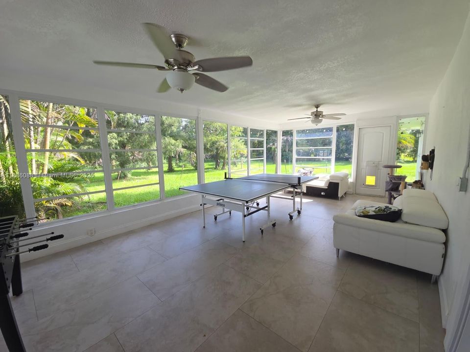 В аренду: $9,000 (4 спален, 3 ванн, 2488 Квадратных фут)