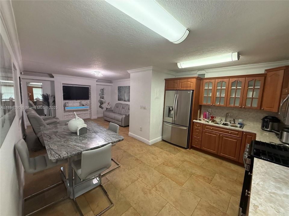 En Venta: $270,000 (2 camas, 1 baños, 816 Pies cuadrados)