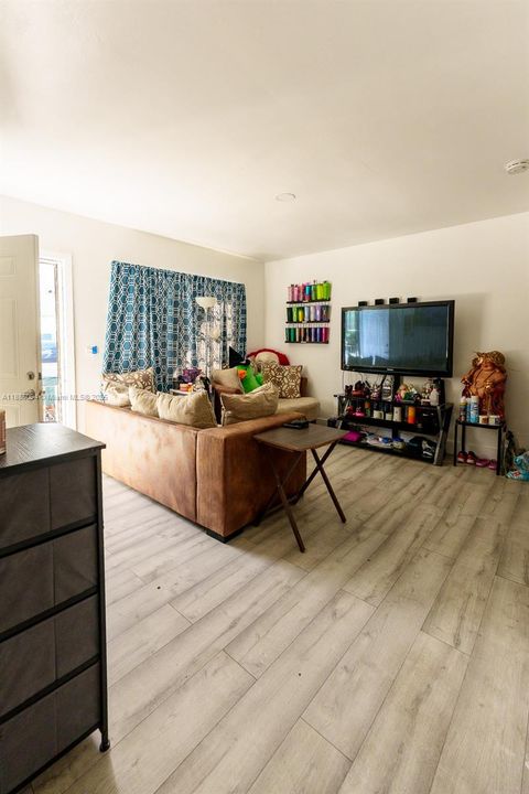 For Sale: $555,000 (0 beds, 0 baths, 1375 Square Feet)